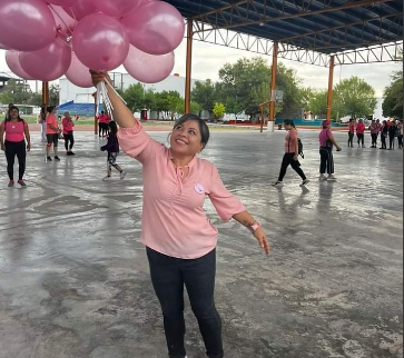 Leticia Carrillo brinda apoyo a familia de Verónica, trabajadora social fallecida 