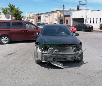 Conductor se pasa alto y choca en el sector el Pueblo