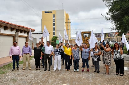 Obras de pavimentación son supervisadas 