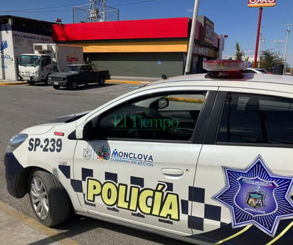 A punta de pistola hombre asalta Oxxo de la Mezquital del Valle de Monclova