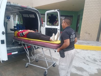 Mujer termina lesionada tras ser chocada