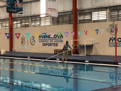 Piscina municipal recibe mantenimiento a diario 