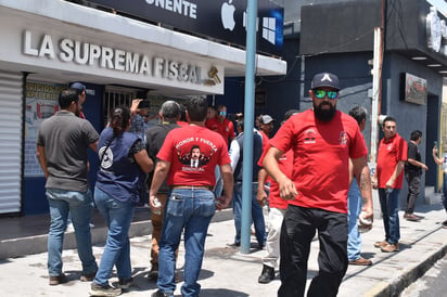 Comerciantes: No son obreros, son porros y delincuentes