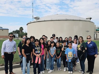 Estudiantes visitan el Water Systems 