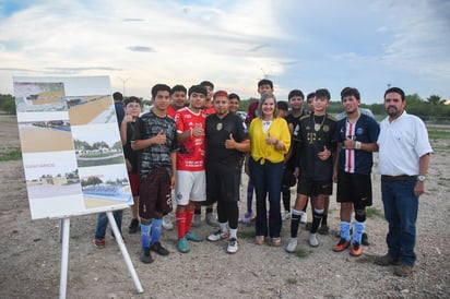 Municipio arranca construcción de canchas en terrenos