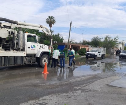 Lluvias provocan desbordamiento en drenajes de distintos sectores