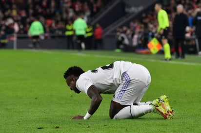 El acto de vandalismo que sufrió un cartel publicitario con la imagen de Vinicius Jr en el Santiago Bernabéu