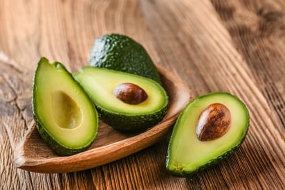 5 razones para cenar alimentos con aguacate: El aguacate es un alimento preferido para comidas grandes o como parte de botana. 