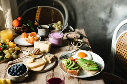 5 alimentos que no pueden faltar en tu desayuno para estar lleno de energía: La Secretaría de Salud señala que el desayuno es considerado la comida más importante del día
