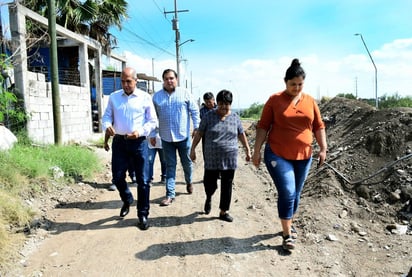 Supervisan obra de pavimentación en la colonia 5 de Abril 