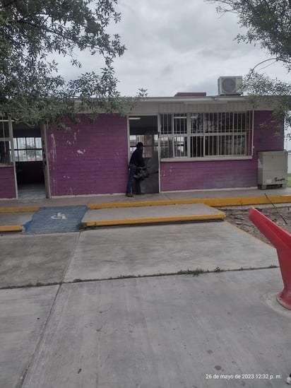 Departamento de vectores fumiga escuelas durante período de consejo técnico