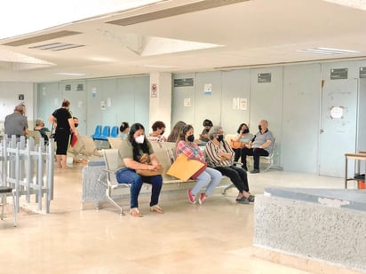 El ISSSTE en agonía y los pacientes buscan sobrevivir 