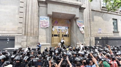 Marcha a favor de la Corte termina en pelea y quitan plantón contra ministros