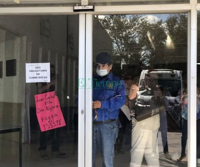 Jubilados del ISSSTE cierran oficinas y Guardia Nacional resguarda la clínica