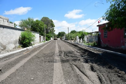 Supervisan obra de pavimentación en la Ampliación San Miguel