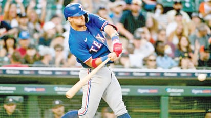 Jake Rogers entra en 'modo Copa Stanley' después de pegar un cuadrangular solitario para  coronar triunfo de Rangers por 10-6