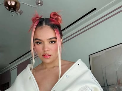 Karol G se llevó todas las miradas con juvenil minivestido