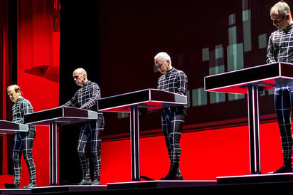 Asegura critico que Kraftwerk es la música del futuro