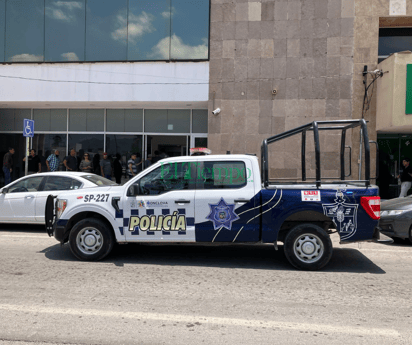 Dama causa movilización policíaca en Bancomer de Monclova