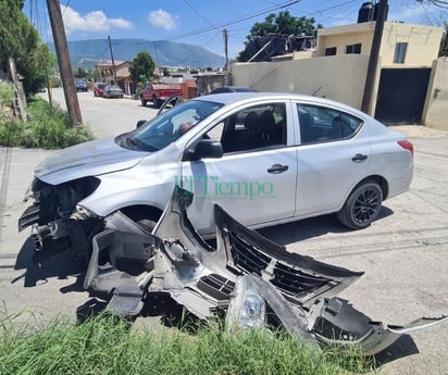 Conductor no respeta alto y choca en la colonia Barrera