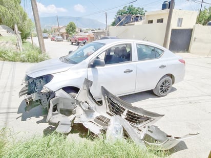 Conductor no respeta señalamiento de alto y choca en la colonia Barrera