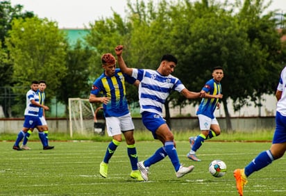 Fénix va contra el campeón de la liga de futbol    