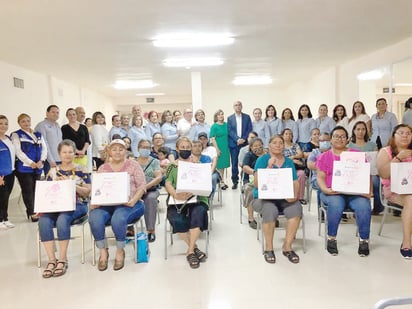 25 vencedoras de cáncer de mama recibieron prótesis mamarias por parte de Club Rotario