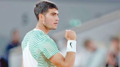 Alcaraz aplastó a Shapovalov y ya está en la segunda semana de Roland Garros