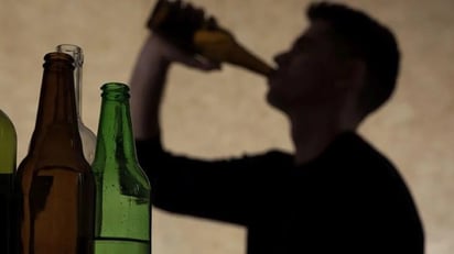 Los casos de alcoholismo al alza y la SSa actúa en disminuirlos