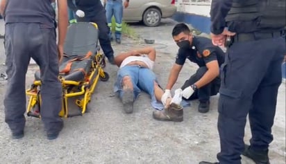 Motociclista resulta herido al participar en un choque