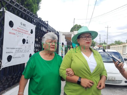 Candidata a diputada local por PV-UDC acude a votar en compañía de su familia