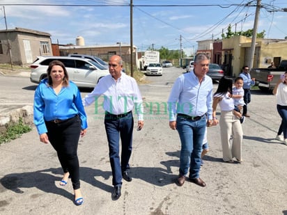 Alfredo y 'Alfredito' Paredes salieron a emitir su voto. 