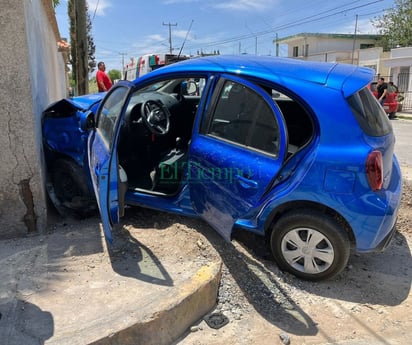 Mujer ignora alto y provoca fuerte choque en la Leandro Valle