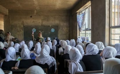 77 niñas hospitalizadas tras ser envenenadas en sus escuelas