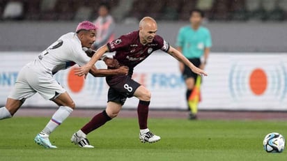 El mexicano Julián Araujo debuta con el Barcelona en el amistoso ante Vissel Kobe