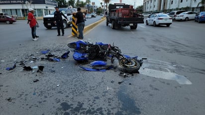 Motociclista se encuentra al borde de la muerte al participar en aparatoso choque