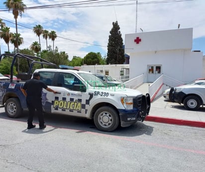 Mujer intenta degollar abogado en el Centro de Justicia de Monclova