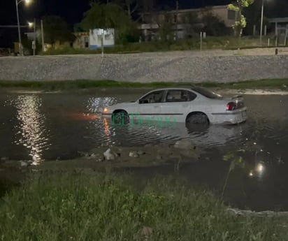 Cafre se duerme al volante y cae al Río Monclova