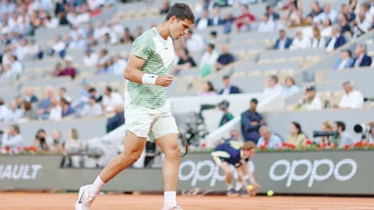 Alcaraz bajó a Tsitsipas y se verá con Djokovic