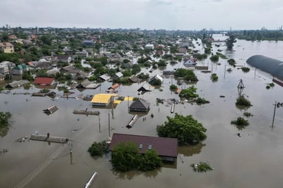 Rusia bombardea a Ucrania en rescate por las inundaciones