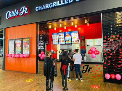 Empleados de Carl's Jr se quejan por no haber recibido utilidades 