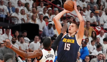 Los Nuggets golpearon a Miami Heat y acarician la gloria