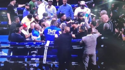 El rival de Mayweather quiso pelear sucio y se salió de control