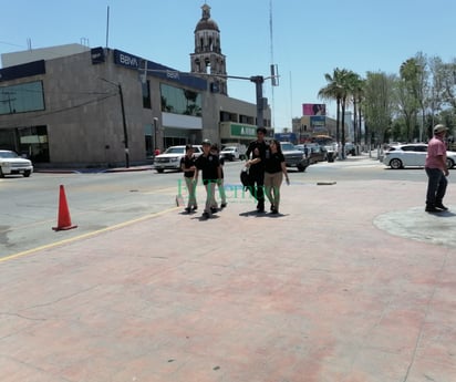 Estudiantes sufren climas extremos al salir de sus clases