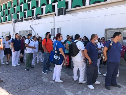 IMSS sigue sin aire y empleados se quejan 