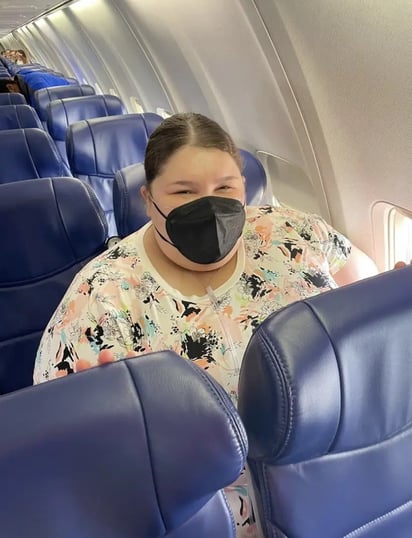 Influencer de talla grande busca implementar asientos más amplios en los aviones: La mujer no considera justo que los pasajeros con sobrepeso tengan que pagar por un asiento extra.