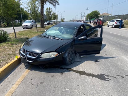 Inexperto conductor choca e intenta culpar a otro automovilista 