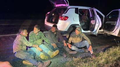 Arrestan a traficante con cuatro migrantes