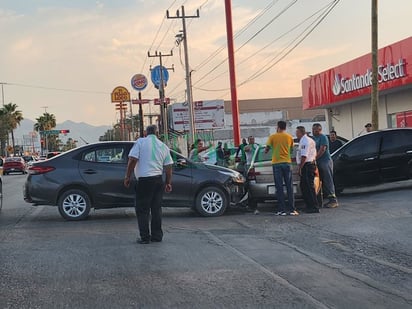 Carambola de tres autos se registra en Jardines de la Salle