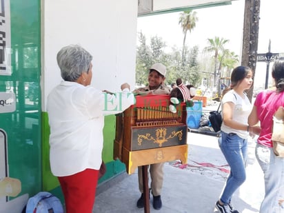 Desde la Ciudad de México, llegan organilleros a laborar a Monclova